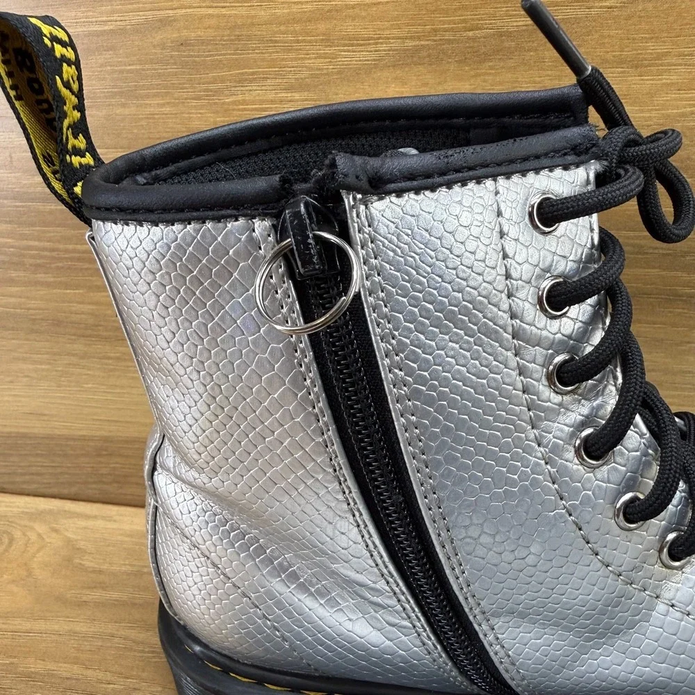 Dr Martens Combat Boots‎ Girls Youth Size 4 Metallic Silver Snake Print Punk